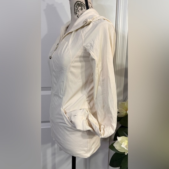 🌼Lululemon Women's Off-White Hooded Stretch Full-Zip Jacket🌼 - Picture 4 of 13
